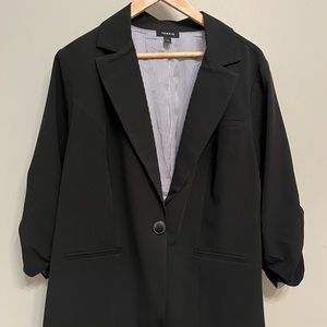 Torrid Black Blazer with 3/4 length ruched sleeves. Women’s plus size 2x